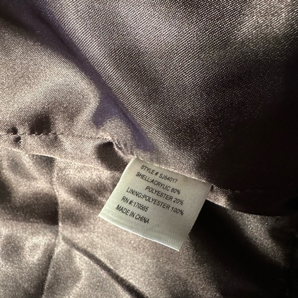 Faux fur brown jacket. Super stylish. Waist length. - Picture 6 of 6